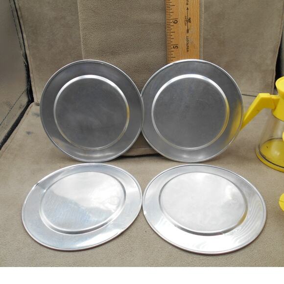 Vintage Aluminum Specialty Co./Chilton Yellow Coffee Pot, Tin Plates, & Cups - Picture 9 of 16